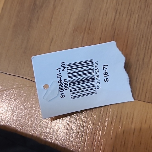 Child (6-7) Black Puffer Vest - Picture 2 of 3